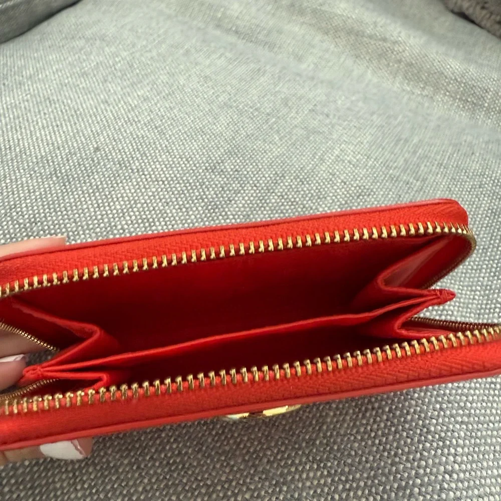 Tory Burch Red Wallet with Gold Logo - Picture 5 of 5
